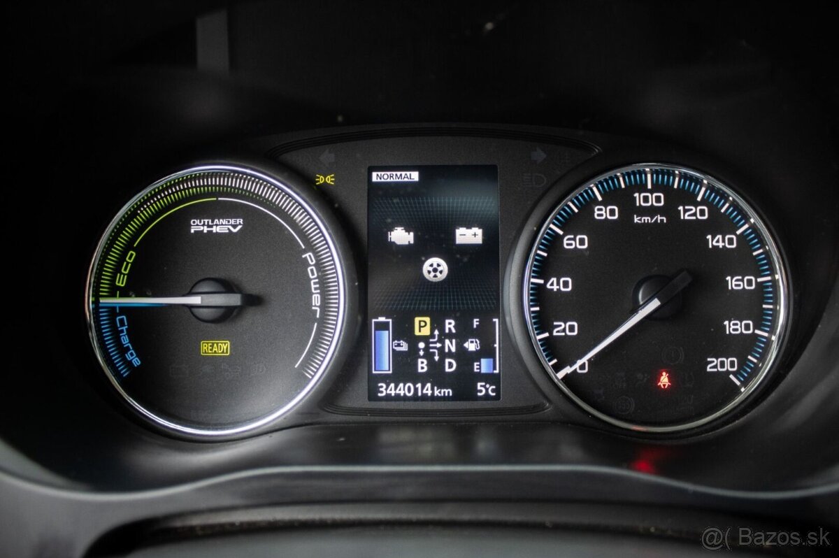 Mitsubishi Outlander 2.0 PHEV 4WD (2013) - 13