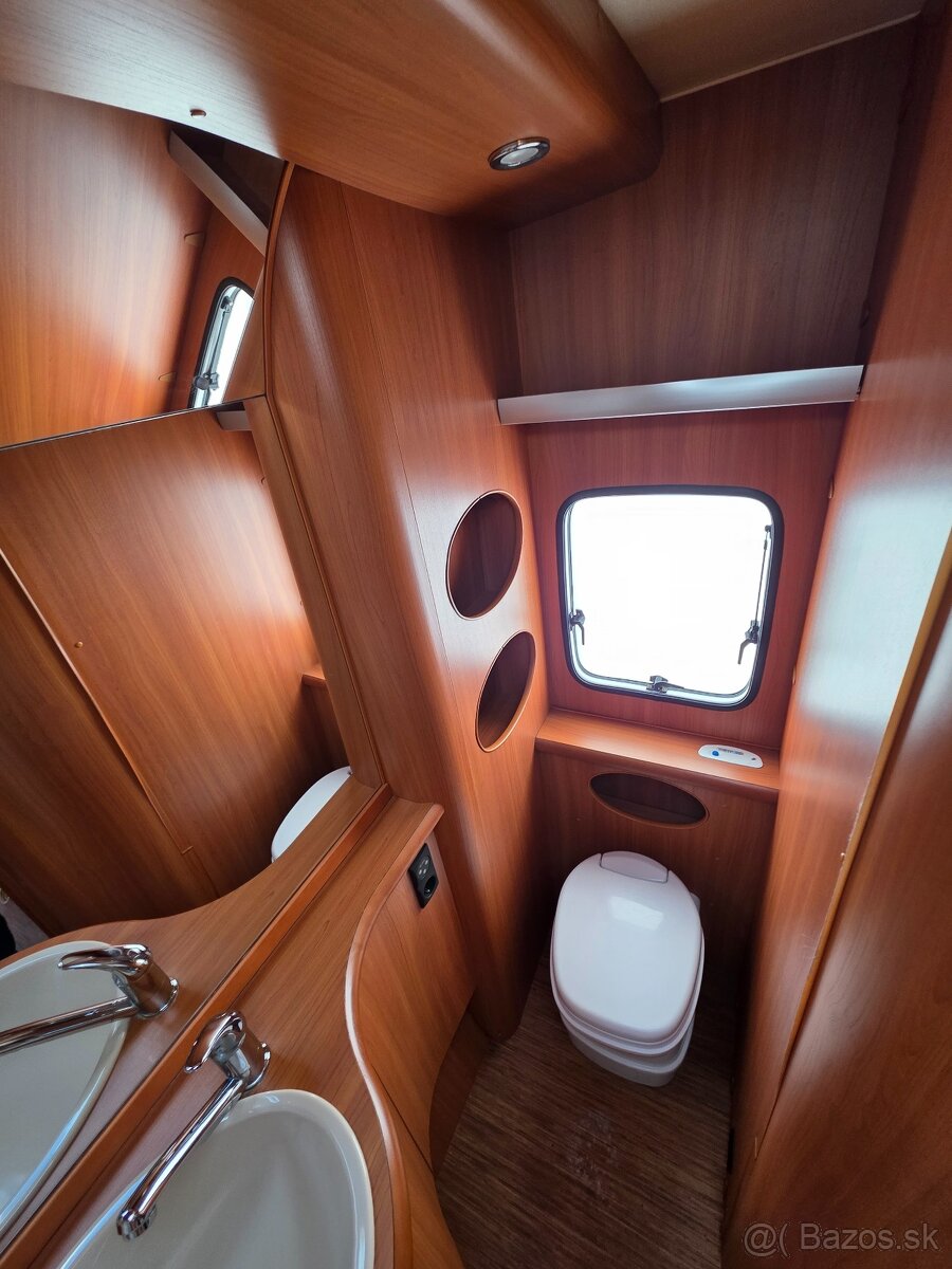 Obytný príves Hobby 560 WLU PRESTIGE - predstan - 13