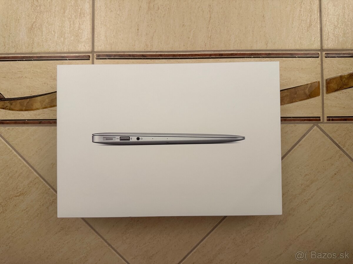 Apple MacBook Air 11- palcový TOP stav - 13
