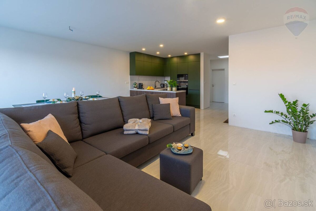 NA PREDAJ - mezonet 3 izb. byt+ terasa+garáž - REZERVOVANÉ - 13