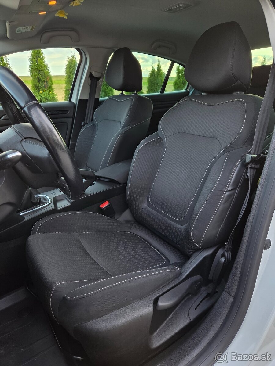Renault Megane GrandCoupe 1.5DCI - 13