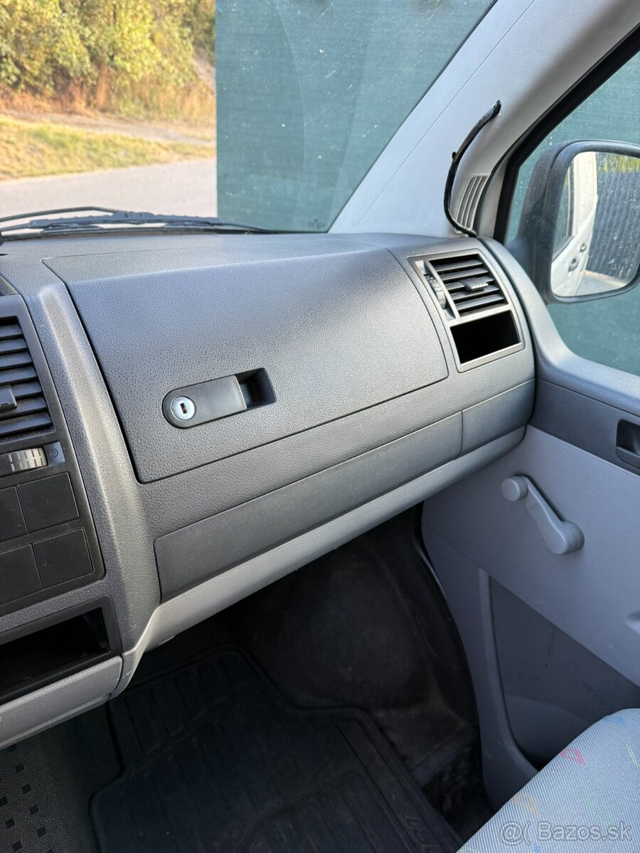 Predám VW Transporter T5 r.v.:2007 - 13