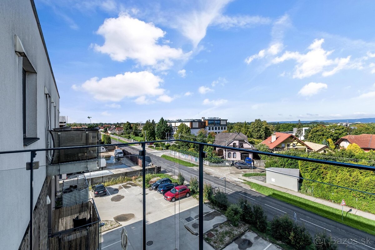 Moderný 2-izbový byt s balkónom a parkovacím miestom - 13
