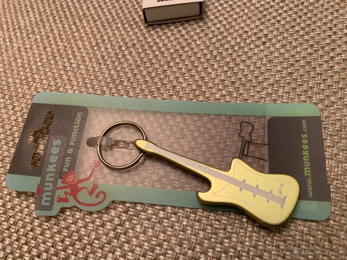 Predám PRE GITARISTOV milý darček-otvárak a prívesok GITARA - 13