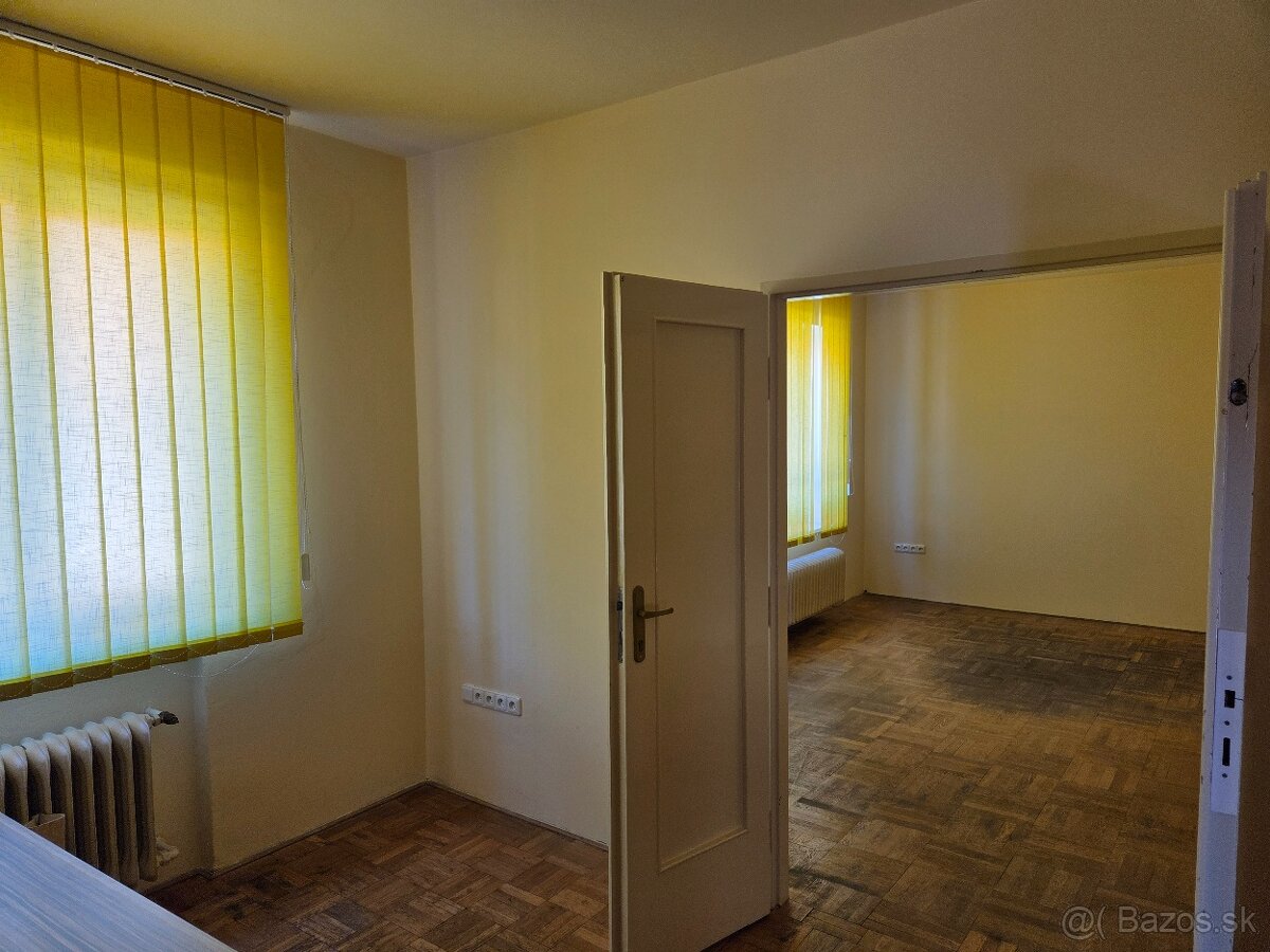 Polyfunkčný objekt v širšom centre Lučenca - 13