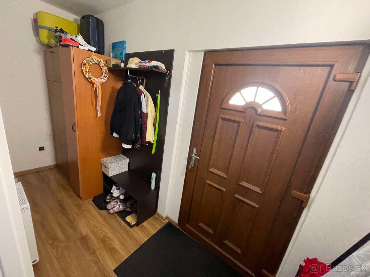 Rodinný dom 7-izbový na bývanie, podnikanie v obci Bystrička - 13