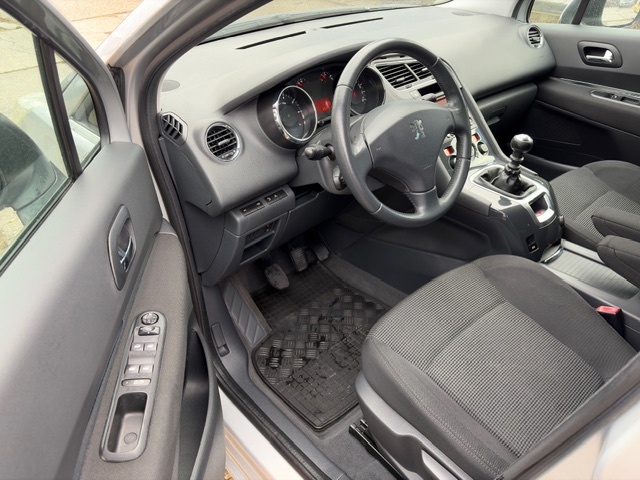 Peugeot 5008 1.6e THP PlayStation - 13