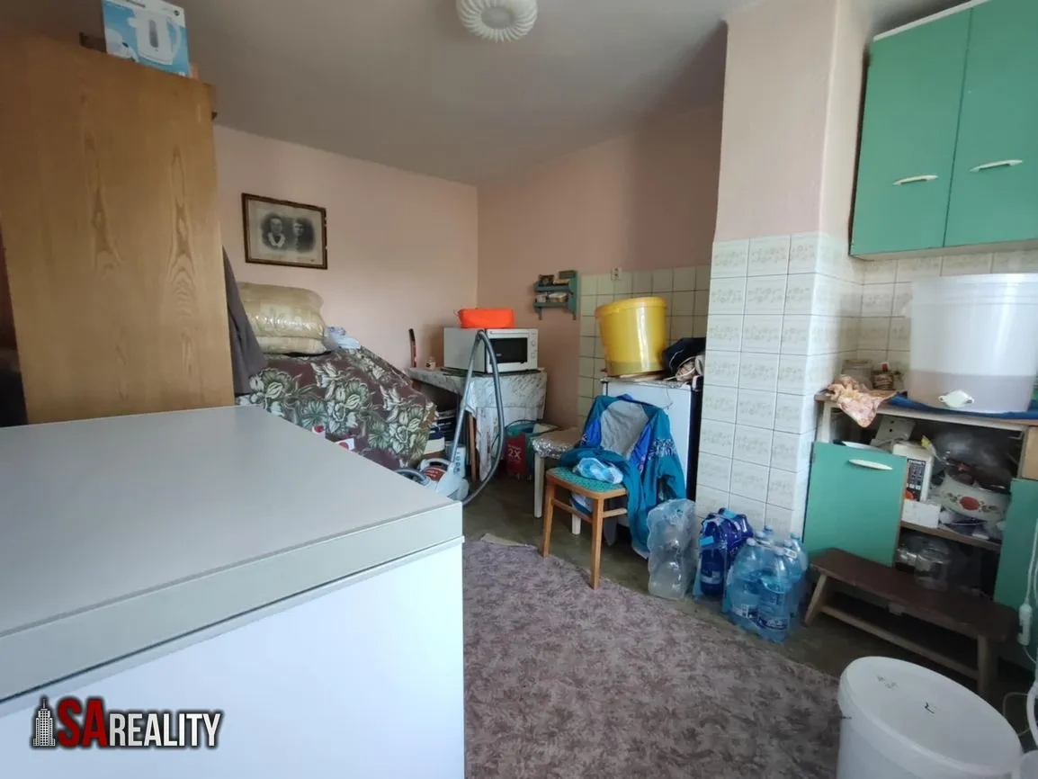 Predám priestranný rodinný dom v meste Levice - 13