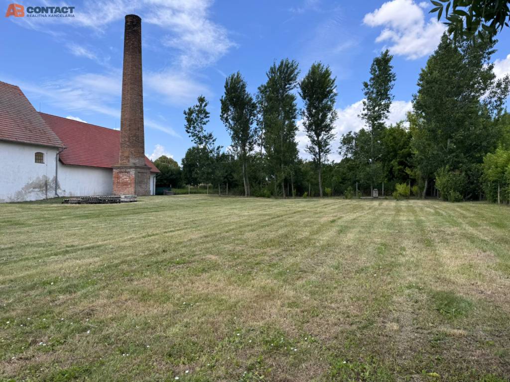 4613 m² areál s budovou pôvodného liehovaru v obci Zemianske - 13