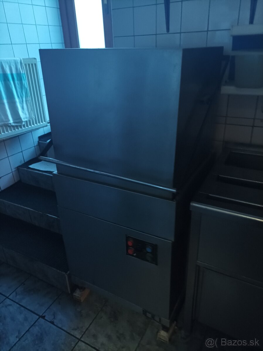 PREDAM CELÉ VYBAVENIE REŠTAURACIE V CENTRE POPRADU. - 13