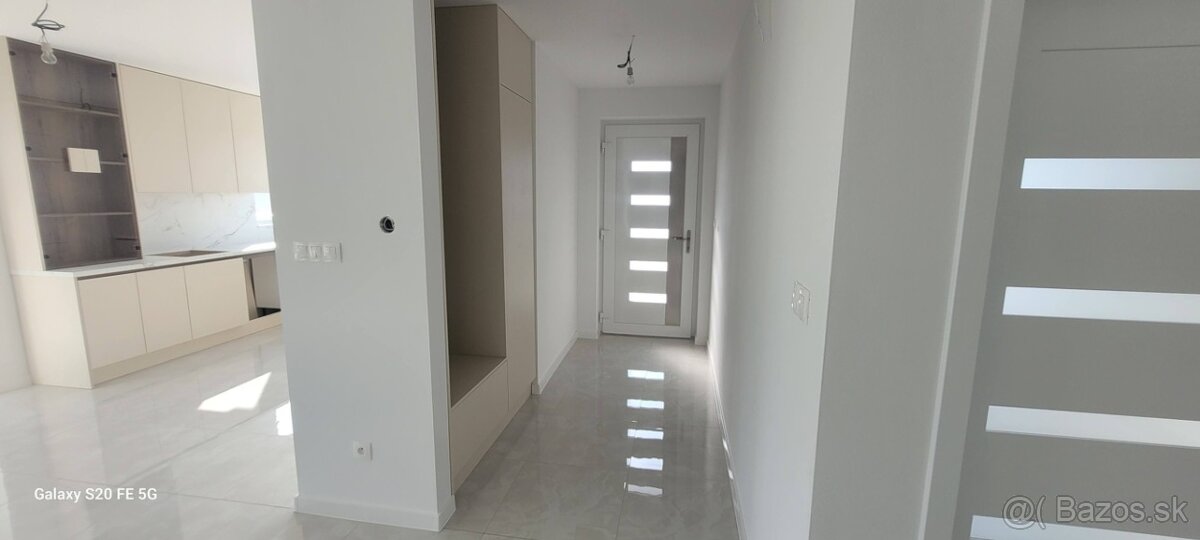 4 izbový rodinný dom 143 m2 pozemok 633 m2 Dunajská Streda - - 13