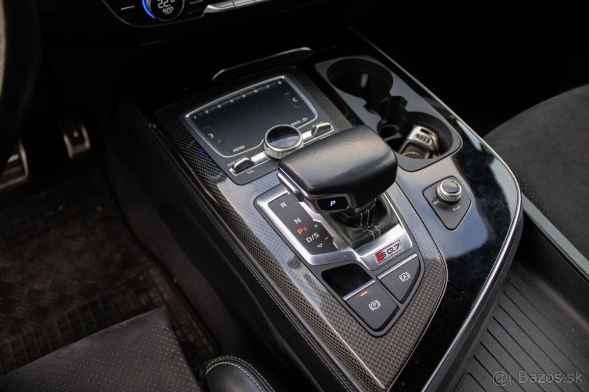 Audi SQ7, servisní knížka. - 13