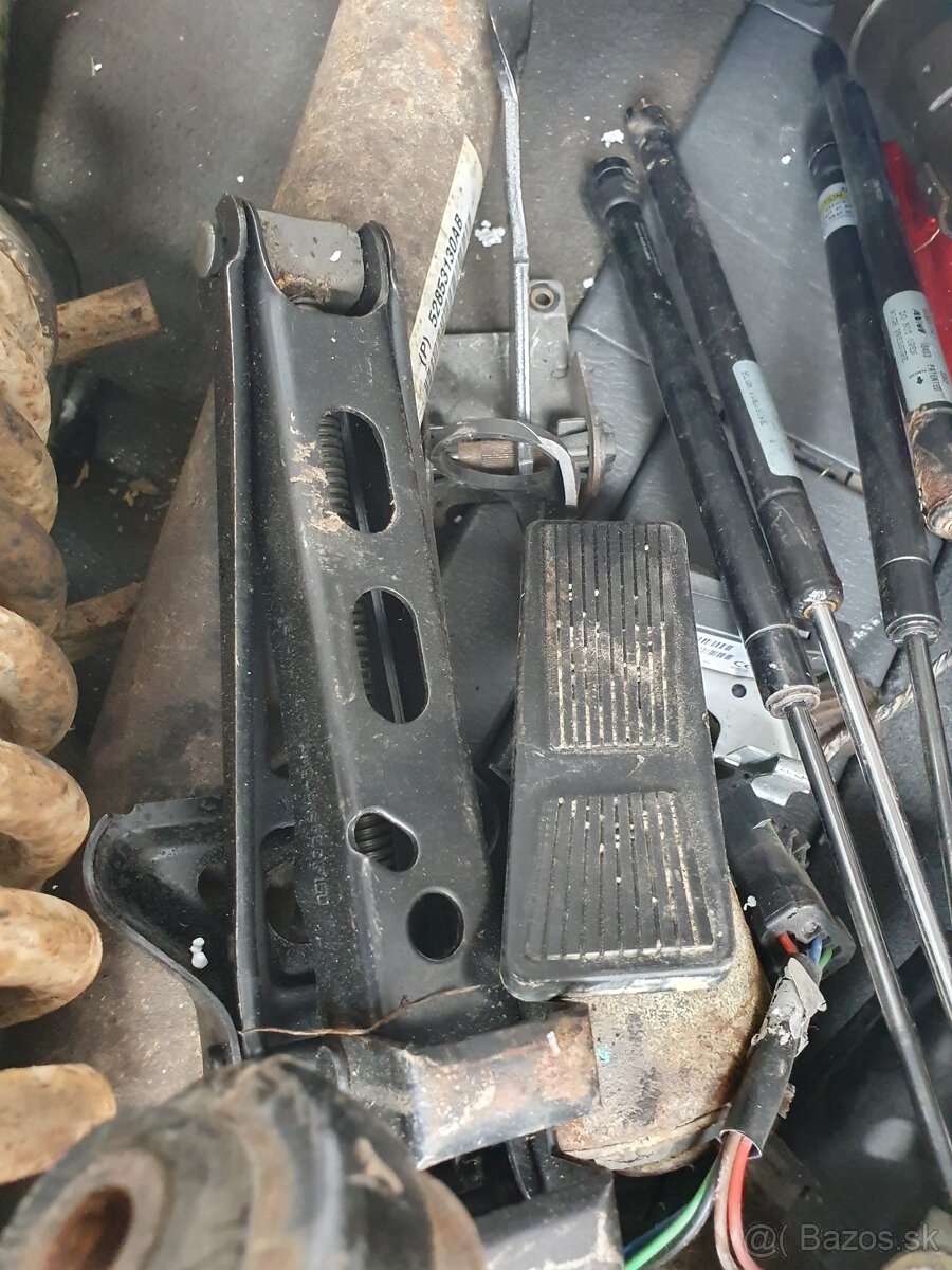 Rozpredám Jeep Cherokee KJ - 13