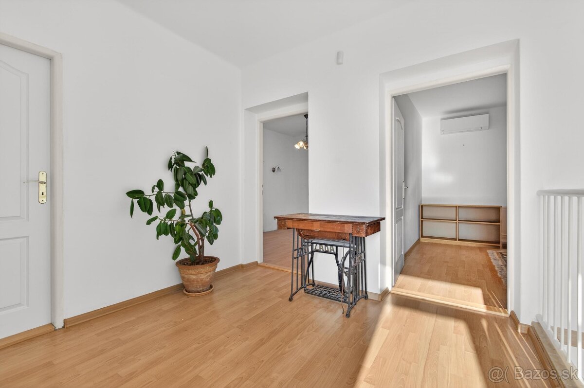 Priestranný rodinný dom v Rusovciach - 13