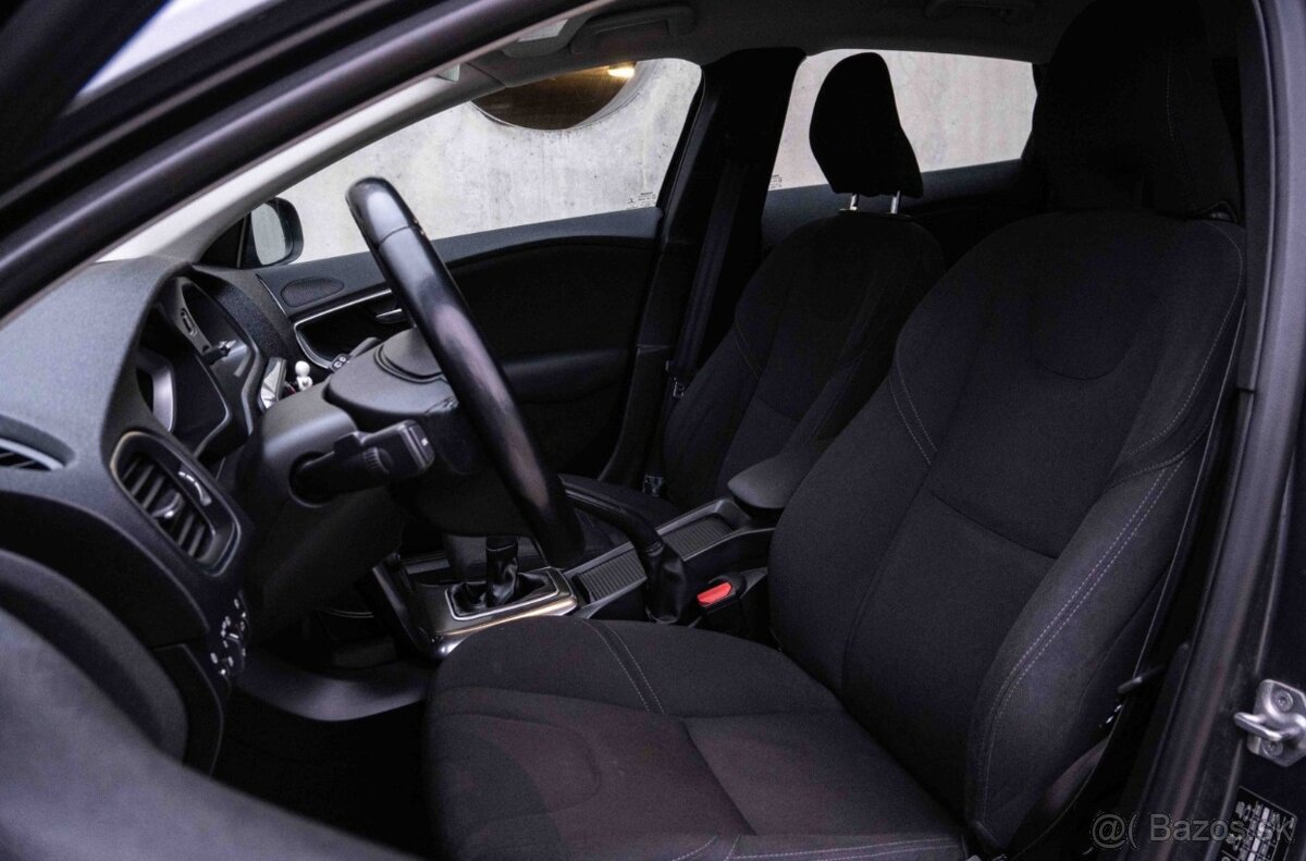 Volvo V40 T2 1.6L Momentum - 13