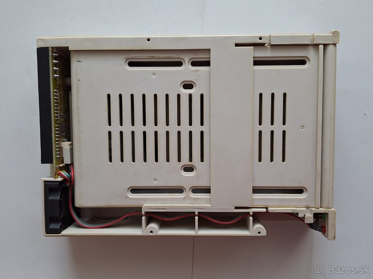 Držiak s výsuvným adaptérom na disk 3,5“. - 13