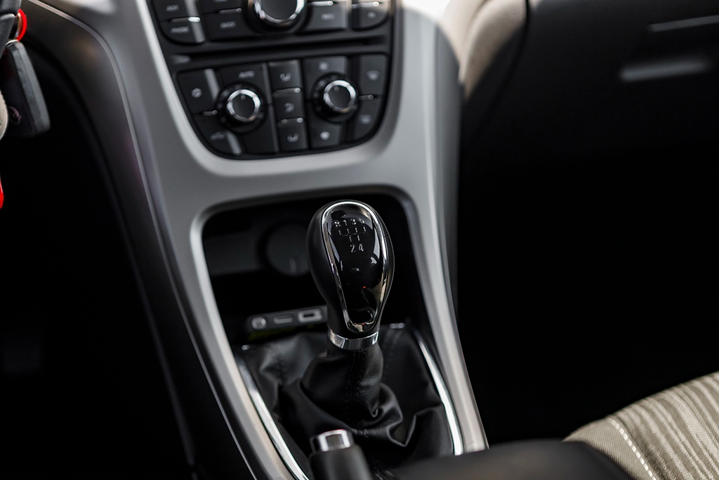 Opel Astra 1.6 ECOTEC 85kW Enjoy M5 03/2012 - 13