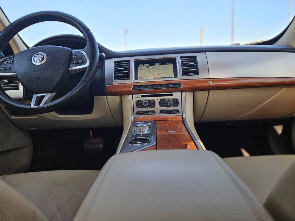 Jaguar XF 2.2D i4 Luxury Automat EDITION - 13