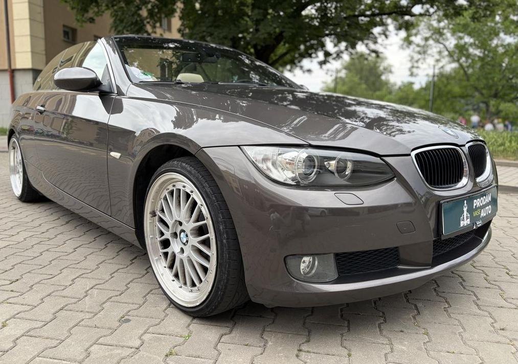 BMW Řada 3, 320i cabrio e93 manuál - 13
