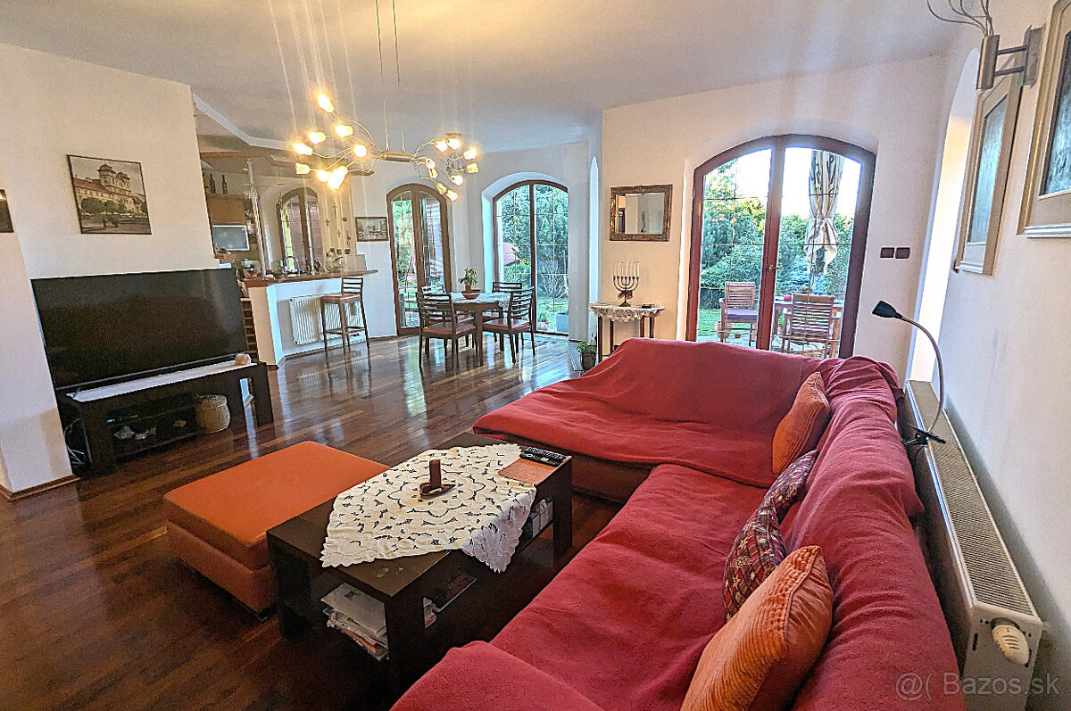 18 ročný VEĽMI PEKNÝ rodinný DOM s ROZPRÁVKOU Záhradou - Koš - 13