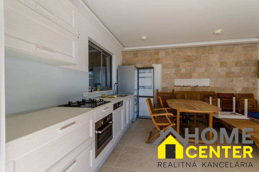 NA PREDAJ šarmantný dom / 72 m² /s výhľadom na more na ostro - 13