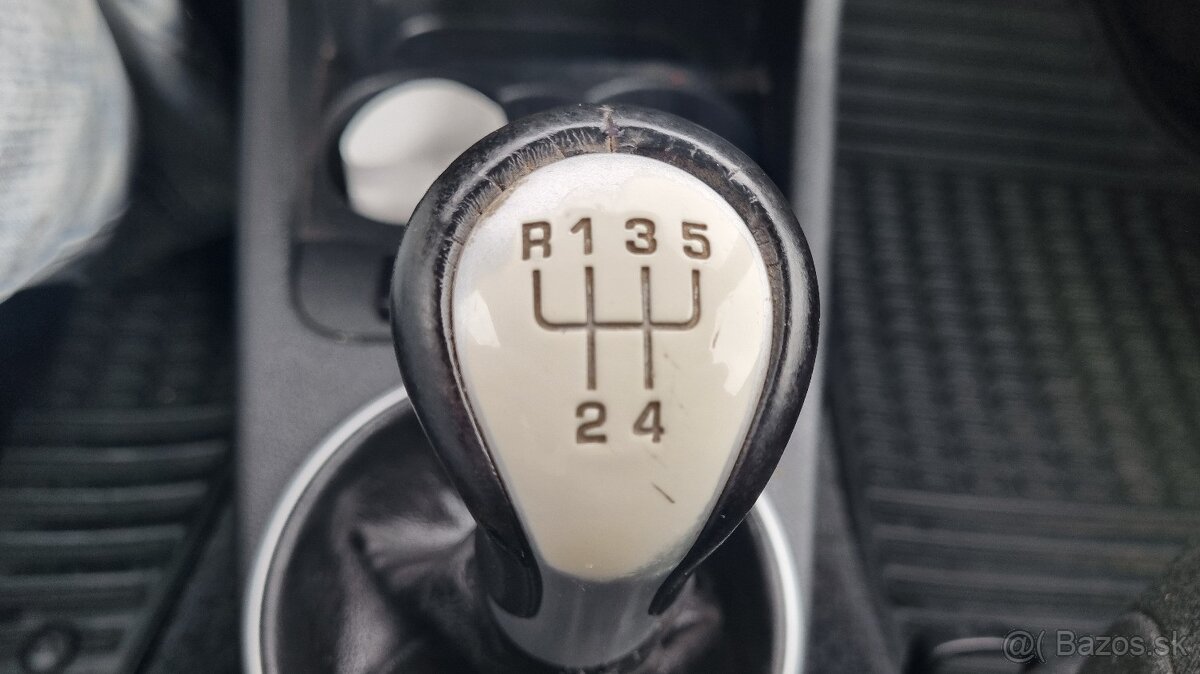 Škoda Fabia 1,6 16V Elegance 77kW - 13