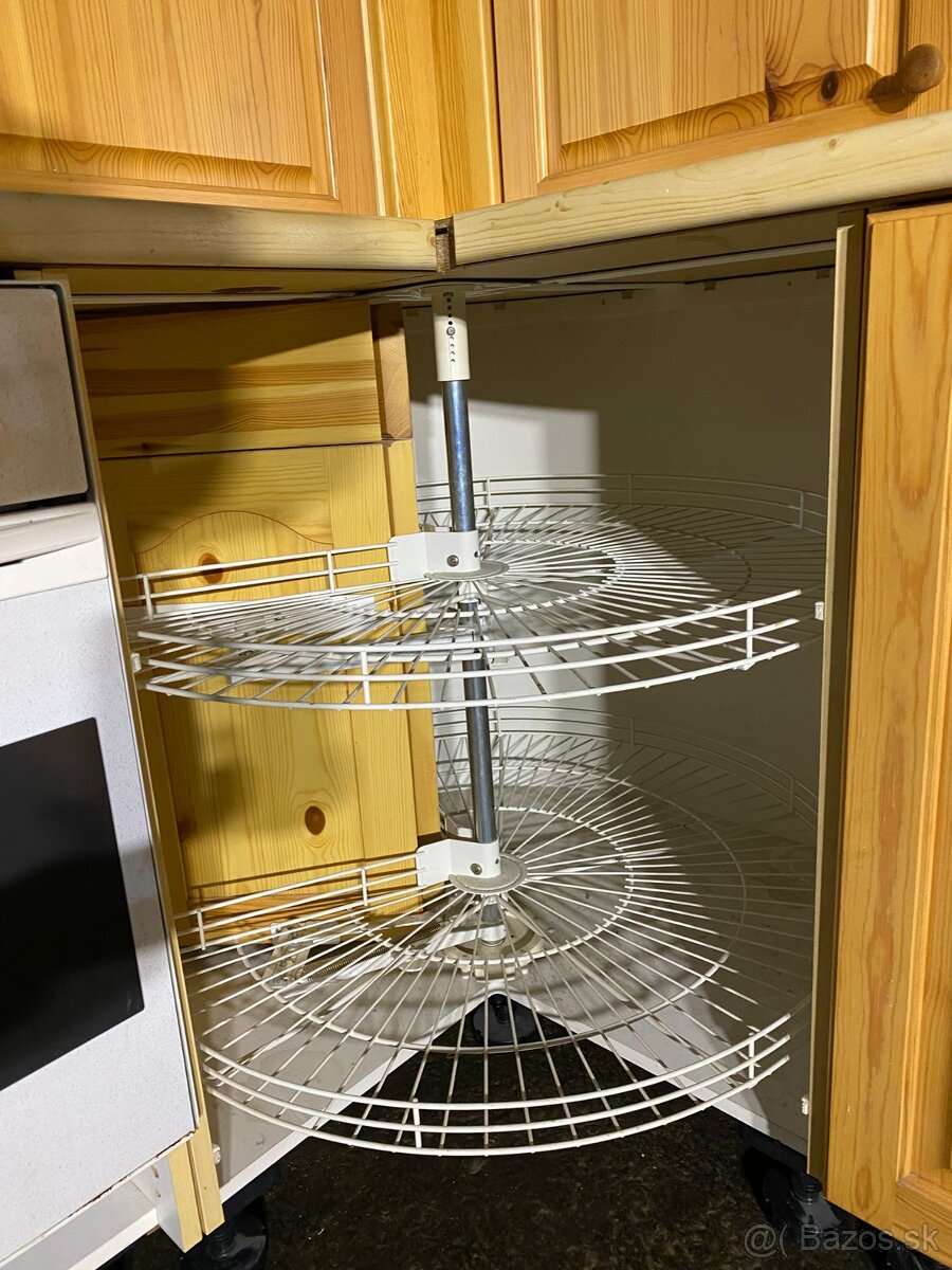 Moderní kuchyňská linka se spotřebiči - 13