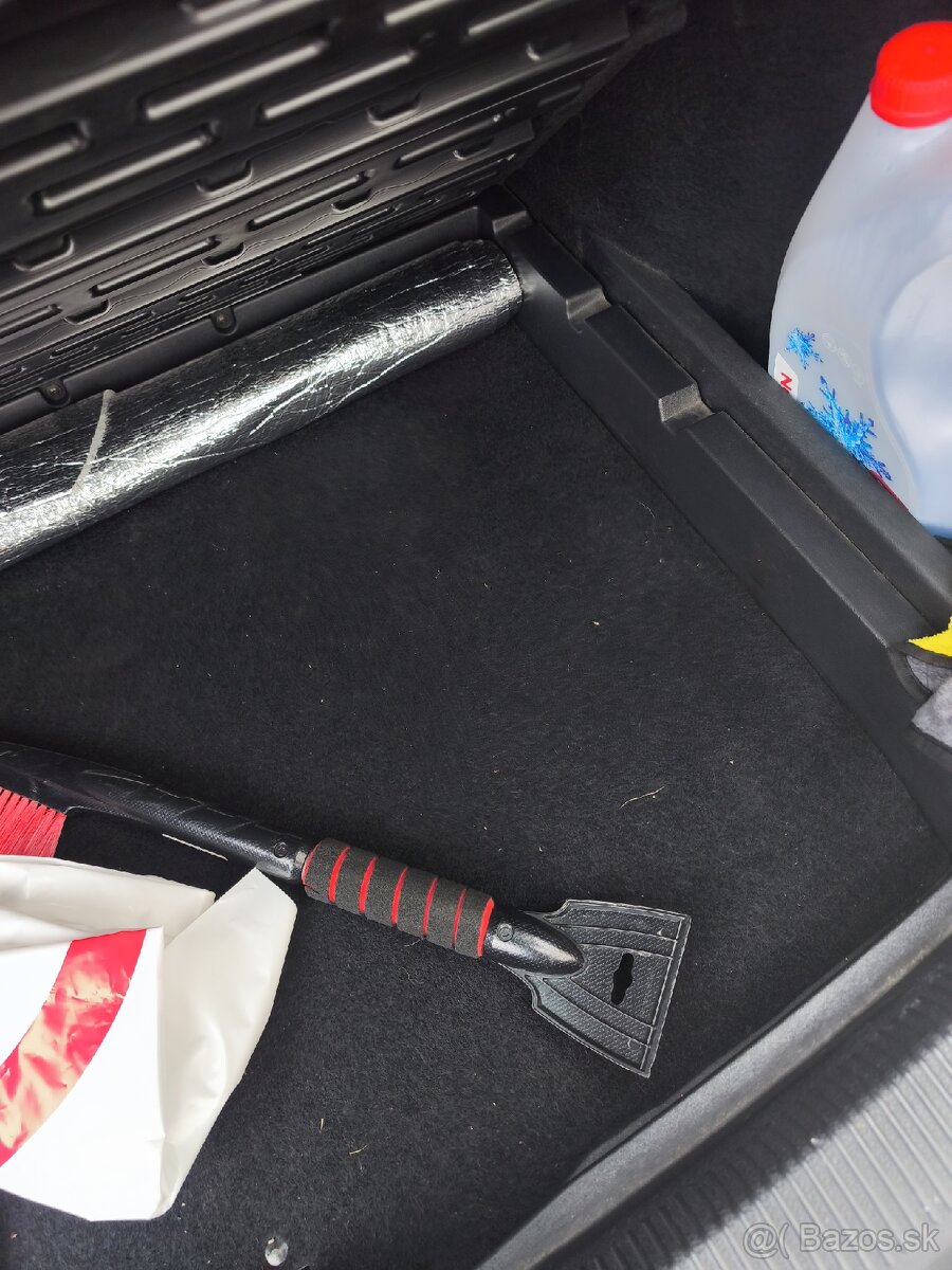 Predám VW golf 6 variant 1.6 tdi 77kw - 13