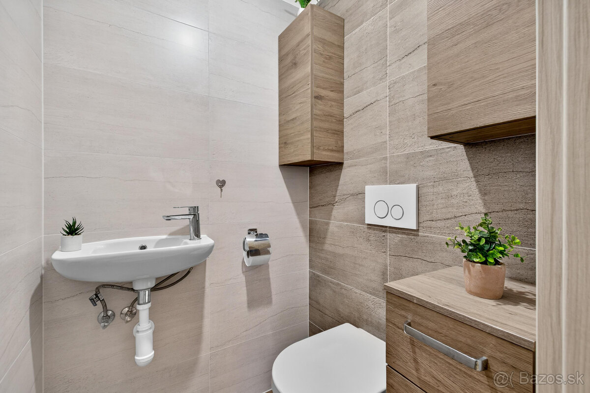 Na predaj 3-izbový byt so záhradkou a vlastným parkovacím mi - 13