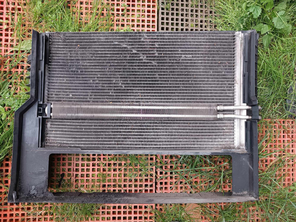 BMW E65 facelift blatník, chladič klími, oleja, hadice - 13