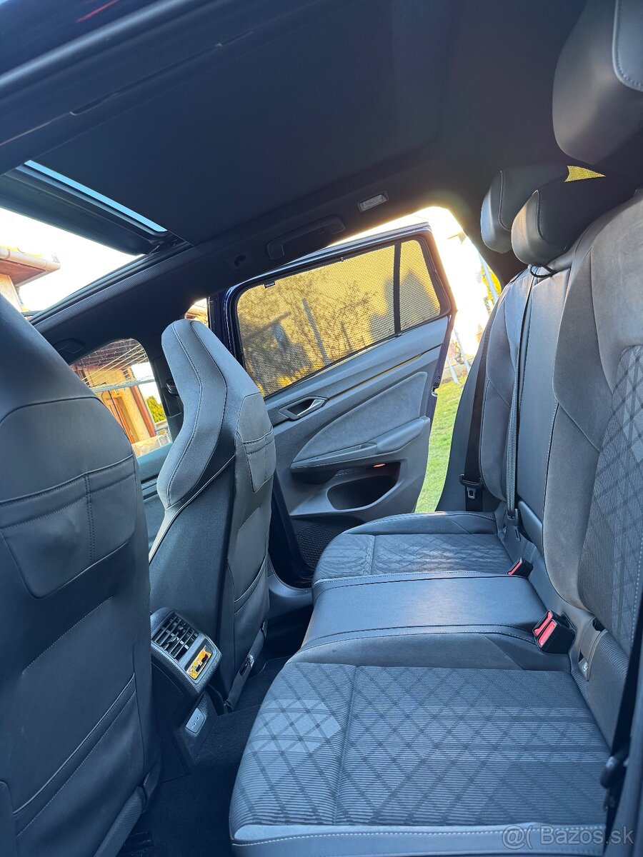 VW Golf variant R-Line VIII Matrix/Virtual/ Panoráma/DCC/ACC - 13