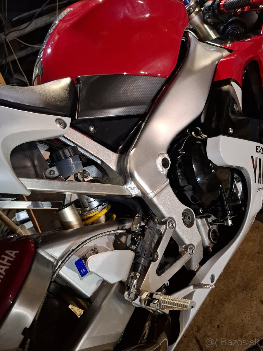Yamaha r1 - 13