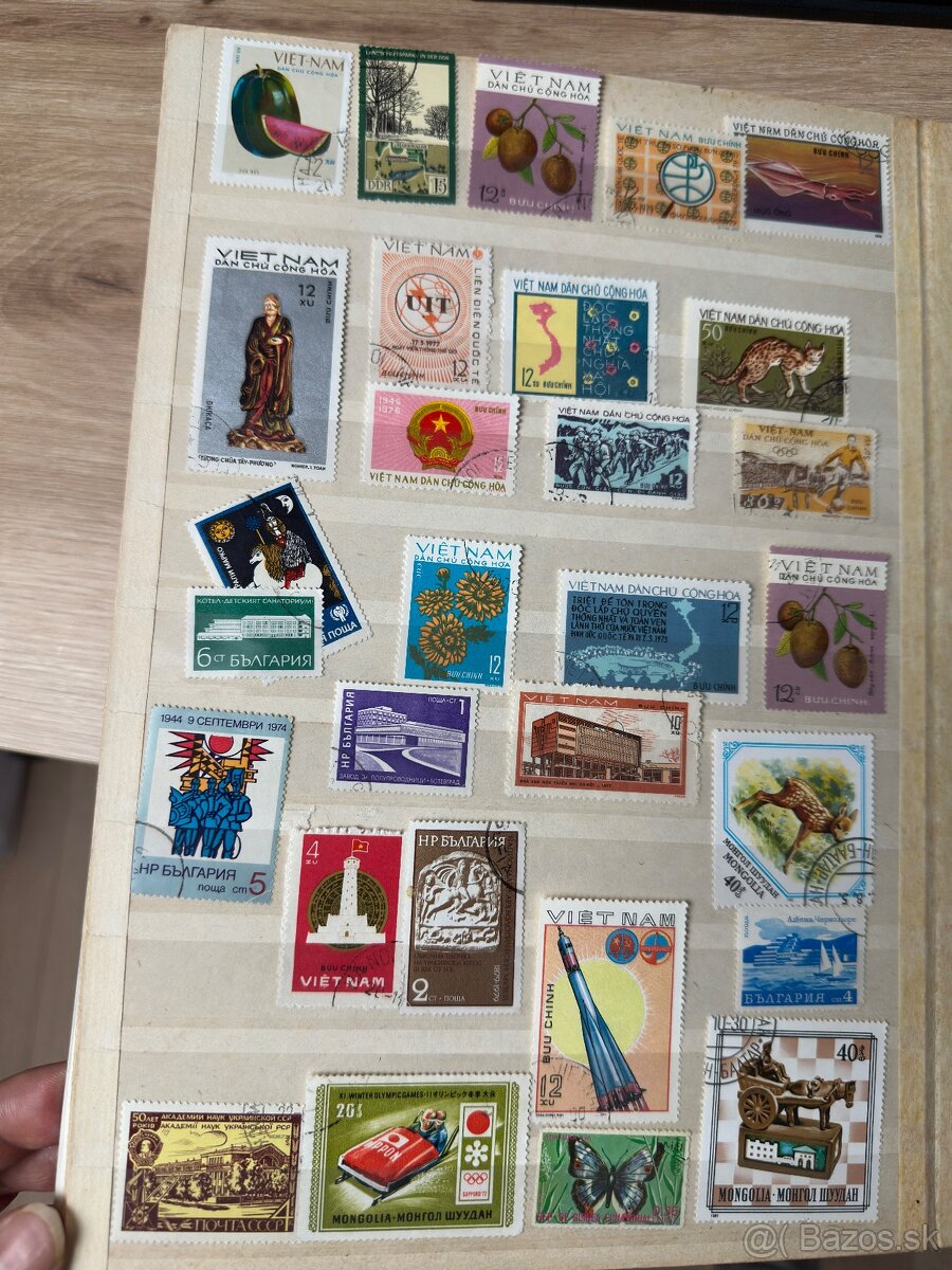 2 albumy poštových známok - 13