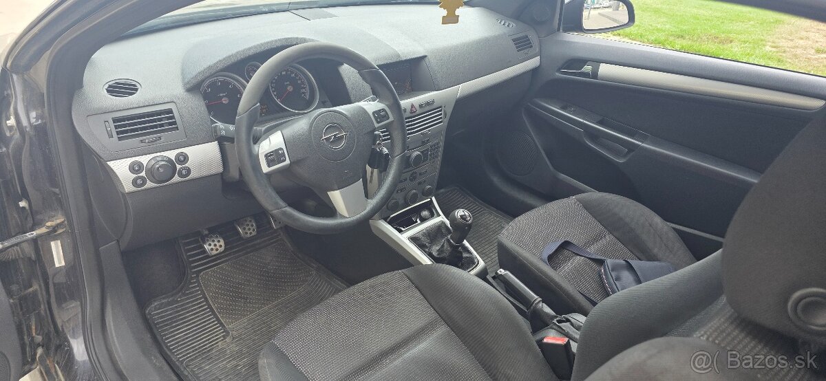 Opel Astra GTC - 13