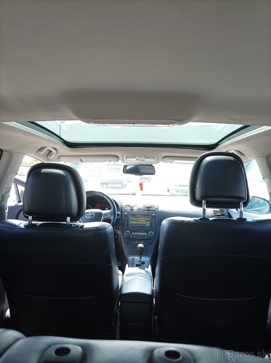 Predám Toyota Avensis - 13