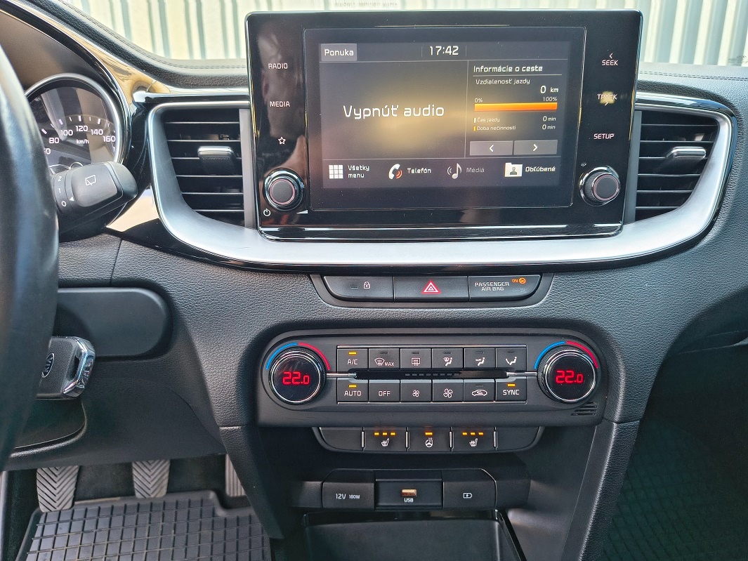 KIA CEED combi CRDi136_kúpa v SR_10.500€ netto_v ZÁRUKE_ - 13