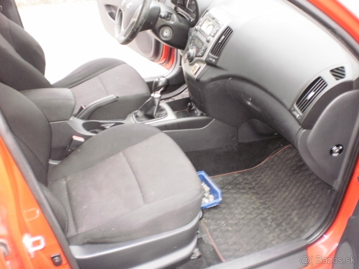 Hyundai i30 1,4i 80kW M5 r.2011 LPG - 13