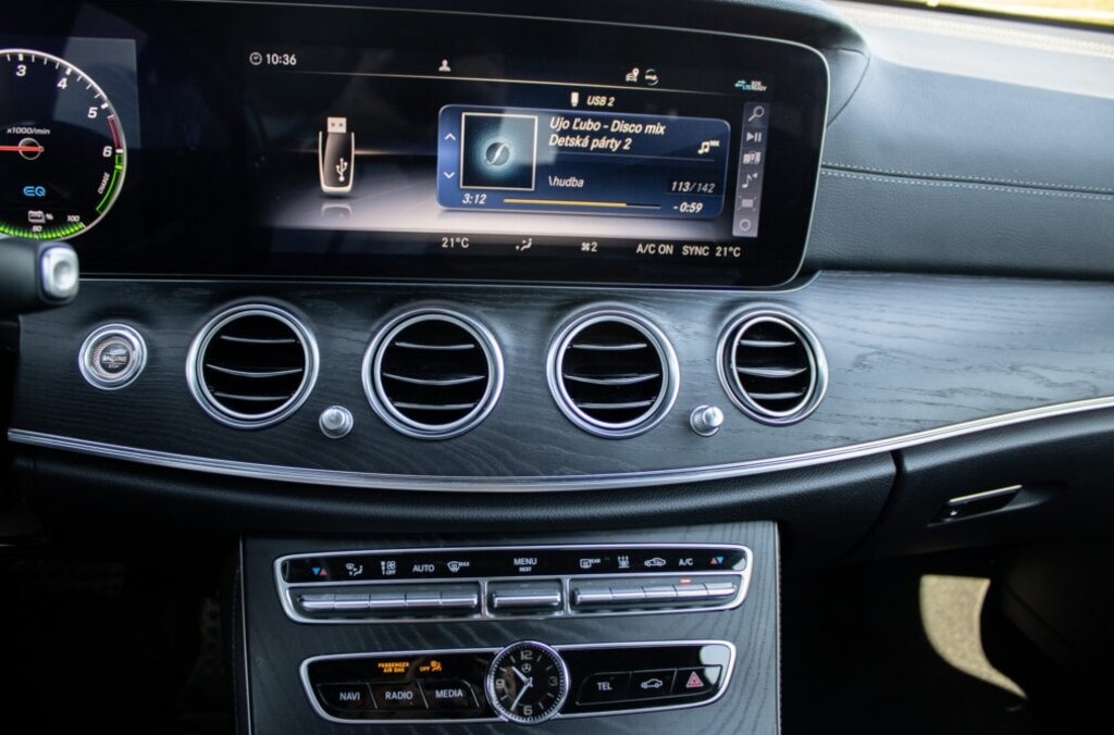 Mercedes Benz E 300 de T Avantgarde (2020) - 13