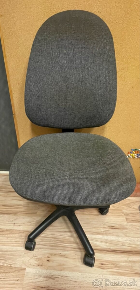 Predám kancelársky nábytok - 13