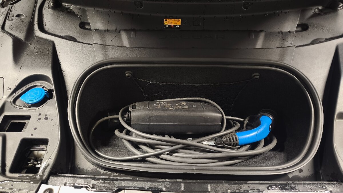 Jaguar I Pace v šedej metalíze, 69000km - 13