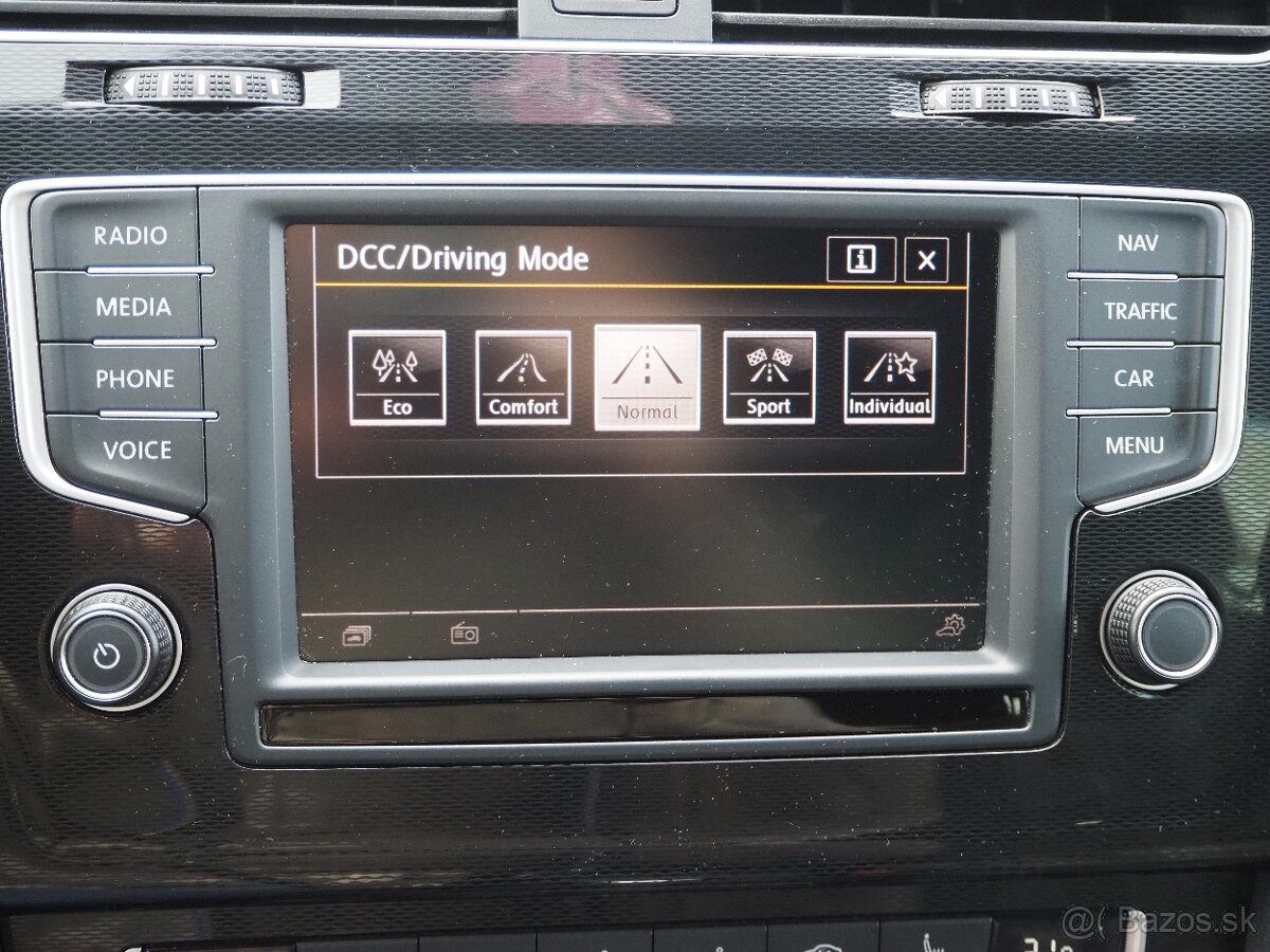Predám VW Golf VII GTD Combi 2.0 TDI (135kW), DSG, r.v. 2016 - 13
