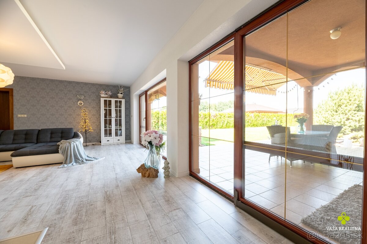 REZERVOVANÉ -Veľkorysé bývanie:6 izieb, sauna,krb a 1 599 m² - 13