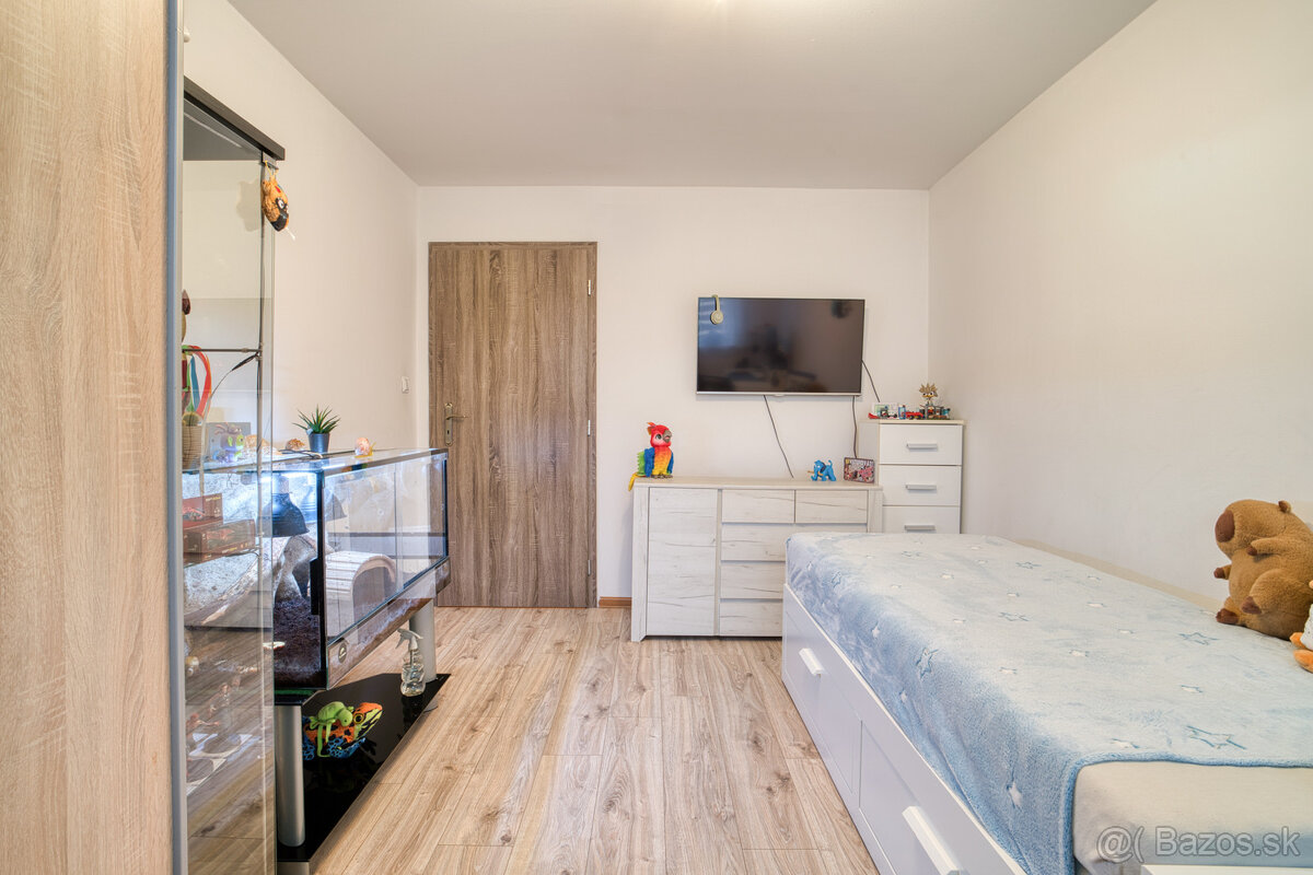 Na predaj priestranný 4-izbový rodinný dom v Malženiciach - 13