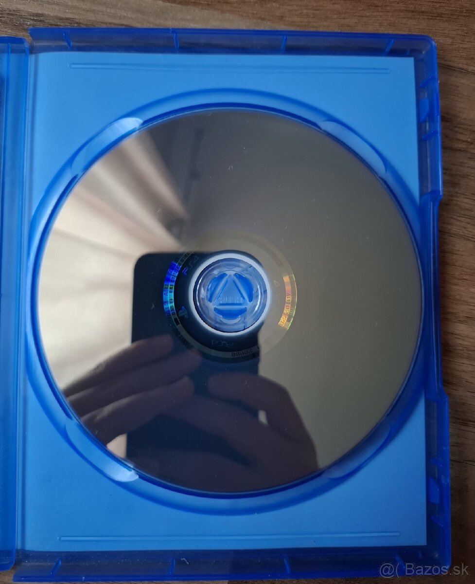 Playstation 4 pro + 2 ovládače + 2 hry - 13