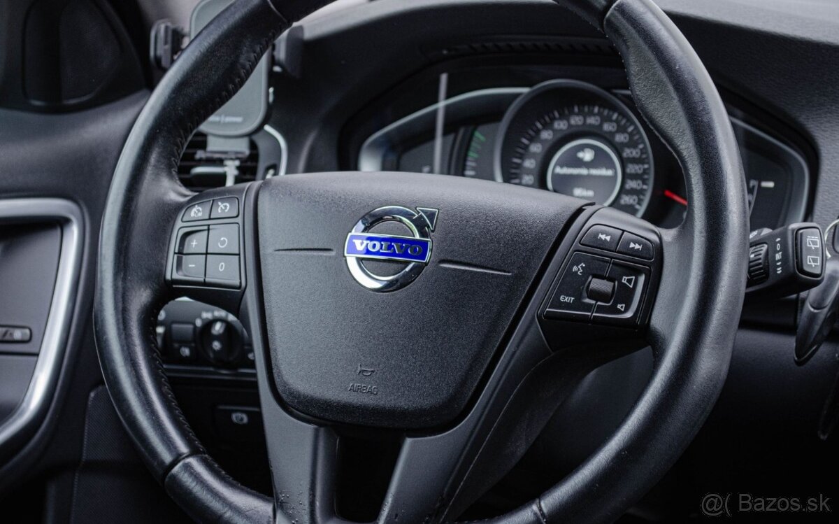 Volvo V60 D4 AT8 Webasto - 13