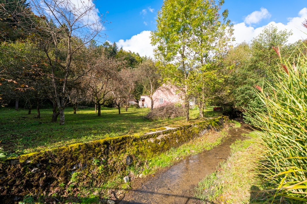 REZERVOVANÉ - RODINNÝ DOM S VEĽKÝM POZEMKOM V OBCI BELUŠA - 13