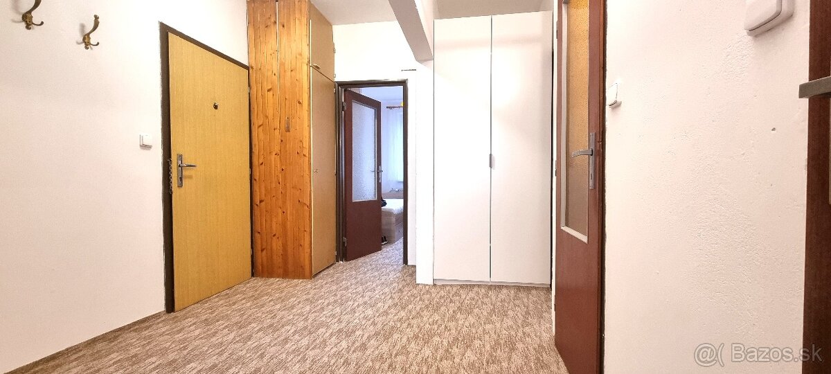 ČISTÝ 3i. BYT S NOVOU SEDAČKOU, POSTEĽAMI A KOBERCOM / BA IV - 13