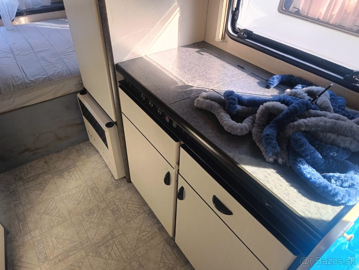 Obytny prives Hobby 440 - predstan + strieska naviac - 13