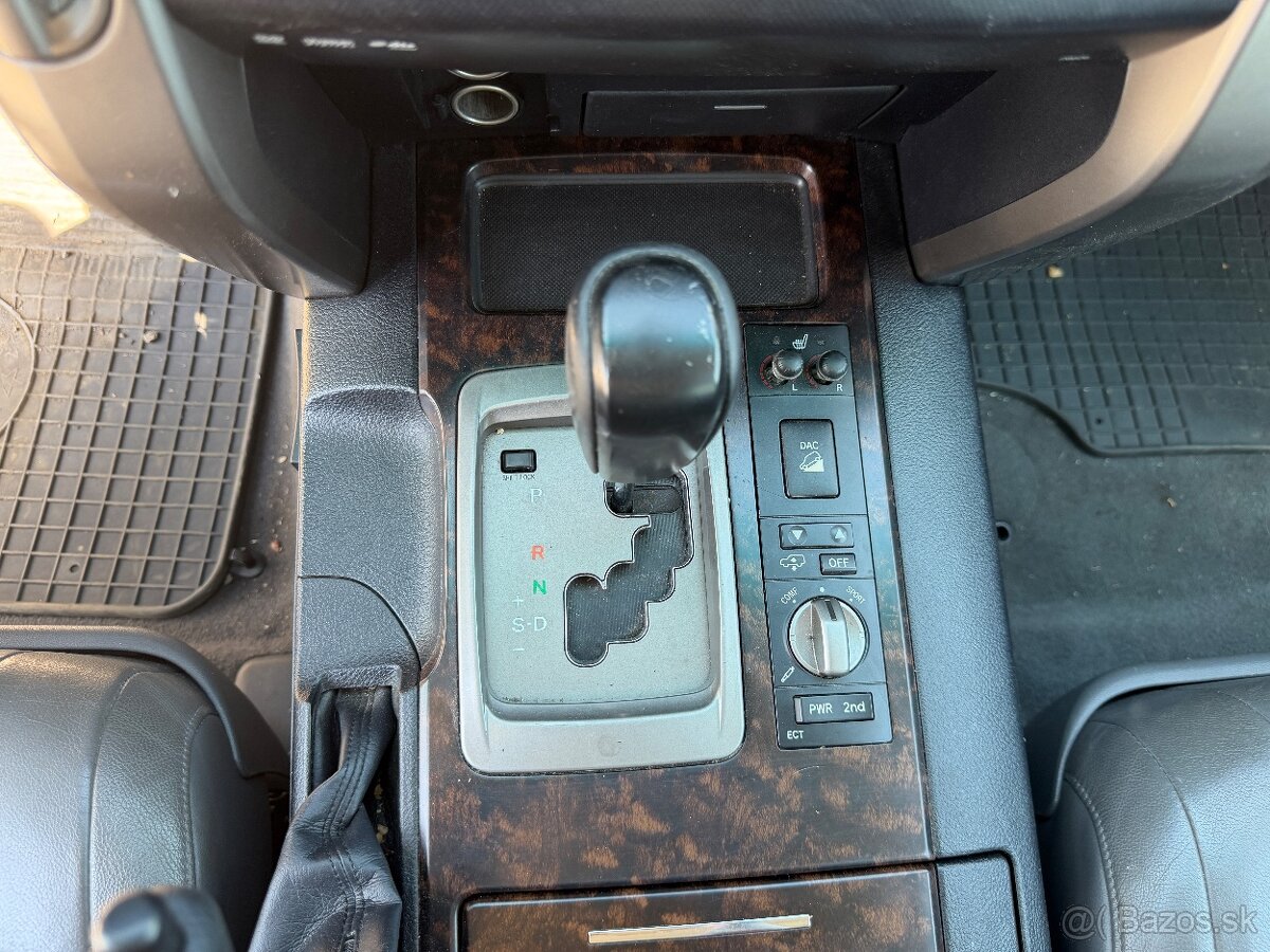 Toyota Land Cruiser 200 - 13