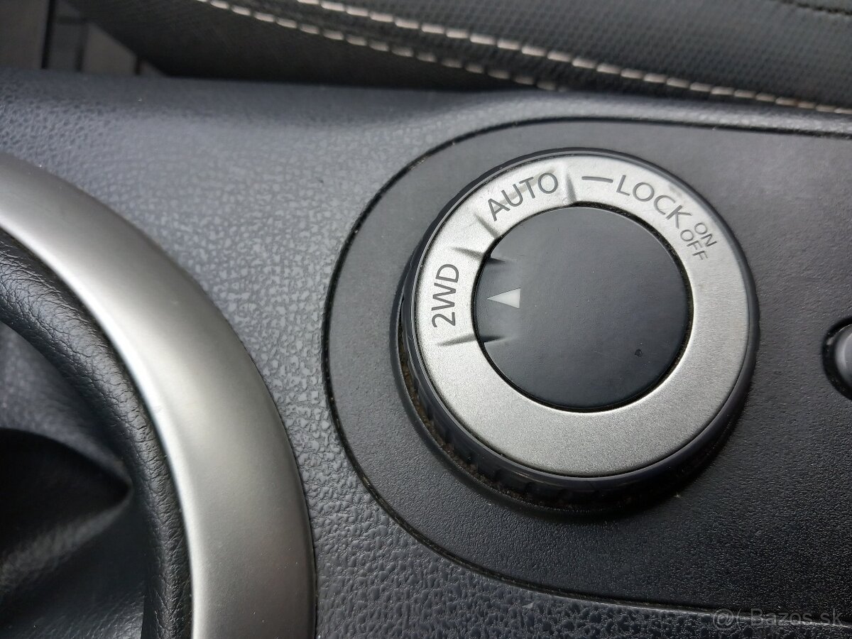 Nissan Qashqai 2.0dci •4x4•7miestne.Panorama•2012 - 13